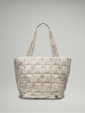 Lululemon Quilted Grid Tote Bag 26L